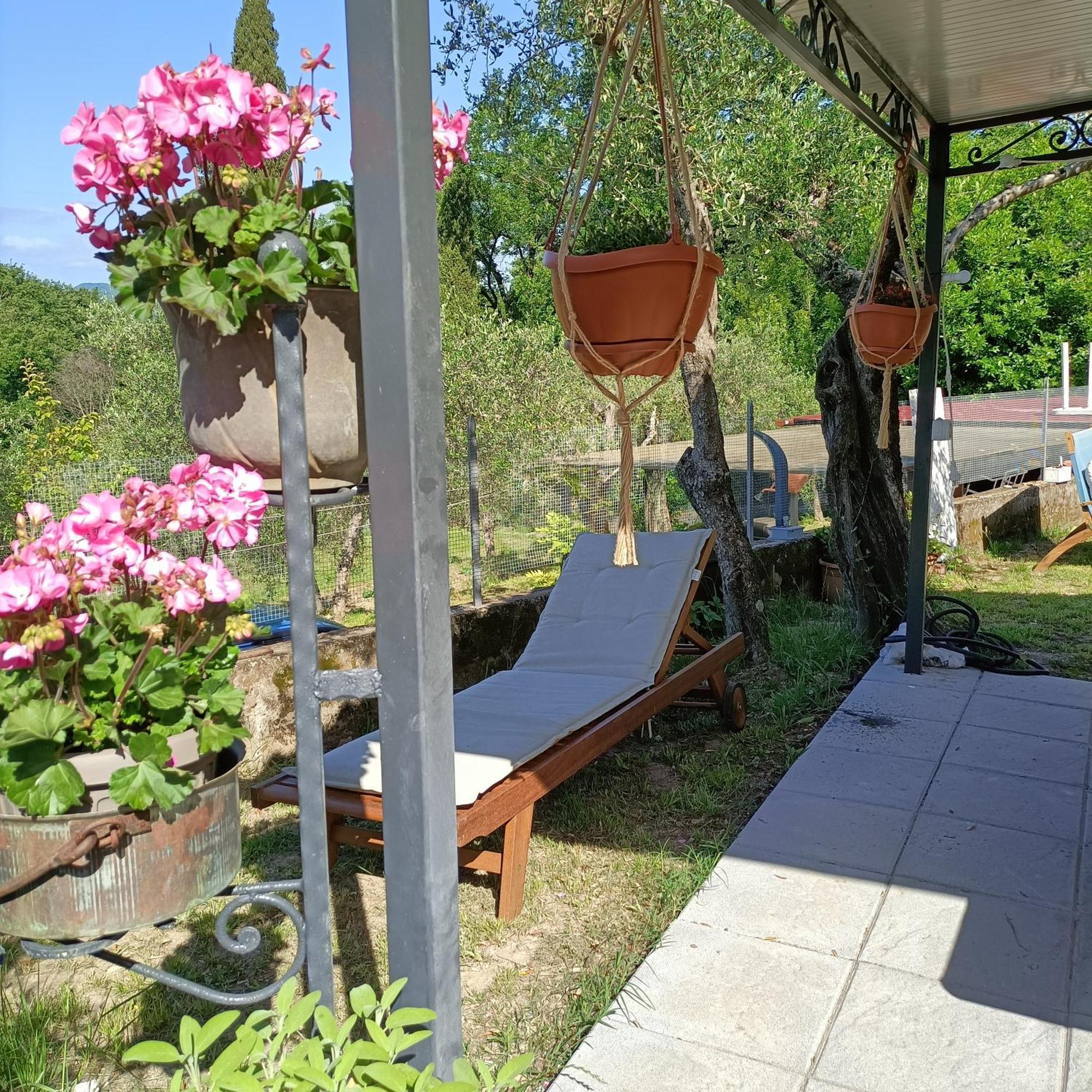 Locazione Turistica La Gesualda Apartment Кастелнуово Магра Екстериор снимка