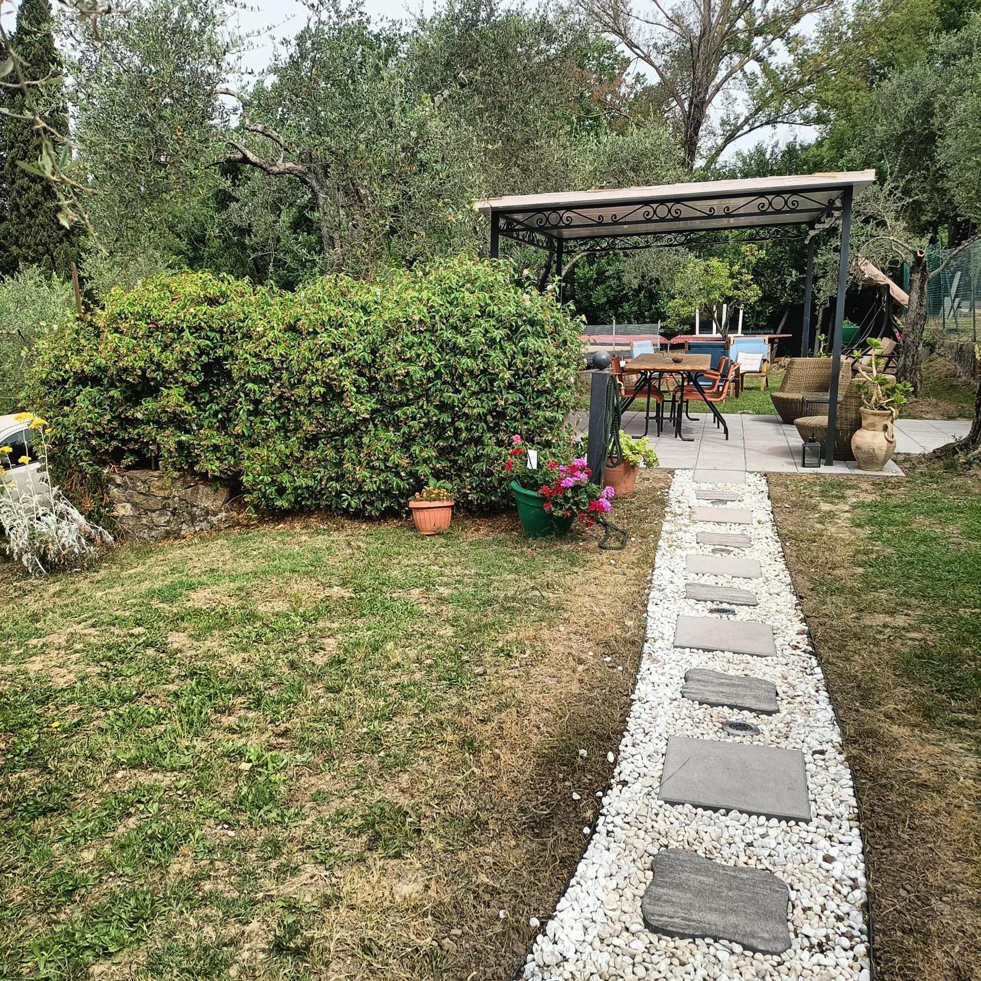 Locazione Turistica La Gesualda Apartment Кастелнуово Магра Екстериор снимка